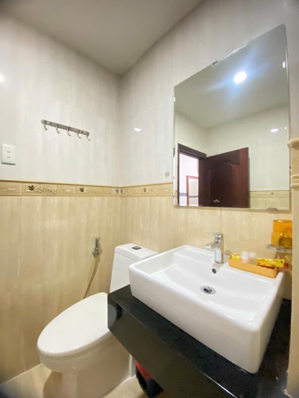 Khach San Hoang Hotel *